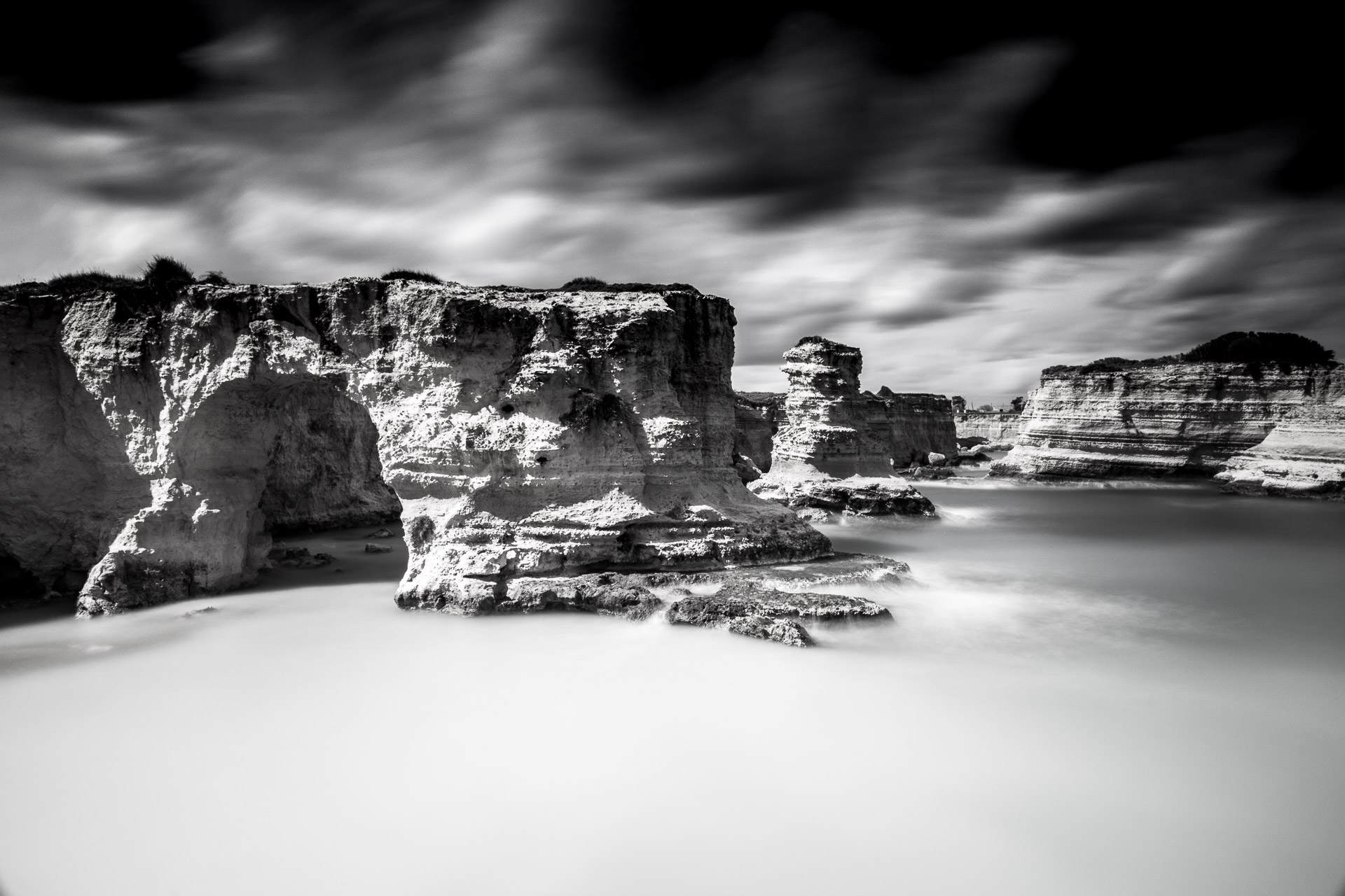 daniele-mercadante-long-exposure-seascape-bnw-faraglioni-sant-andrea