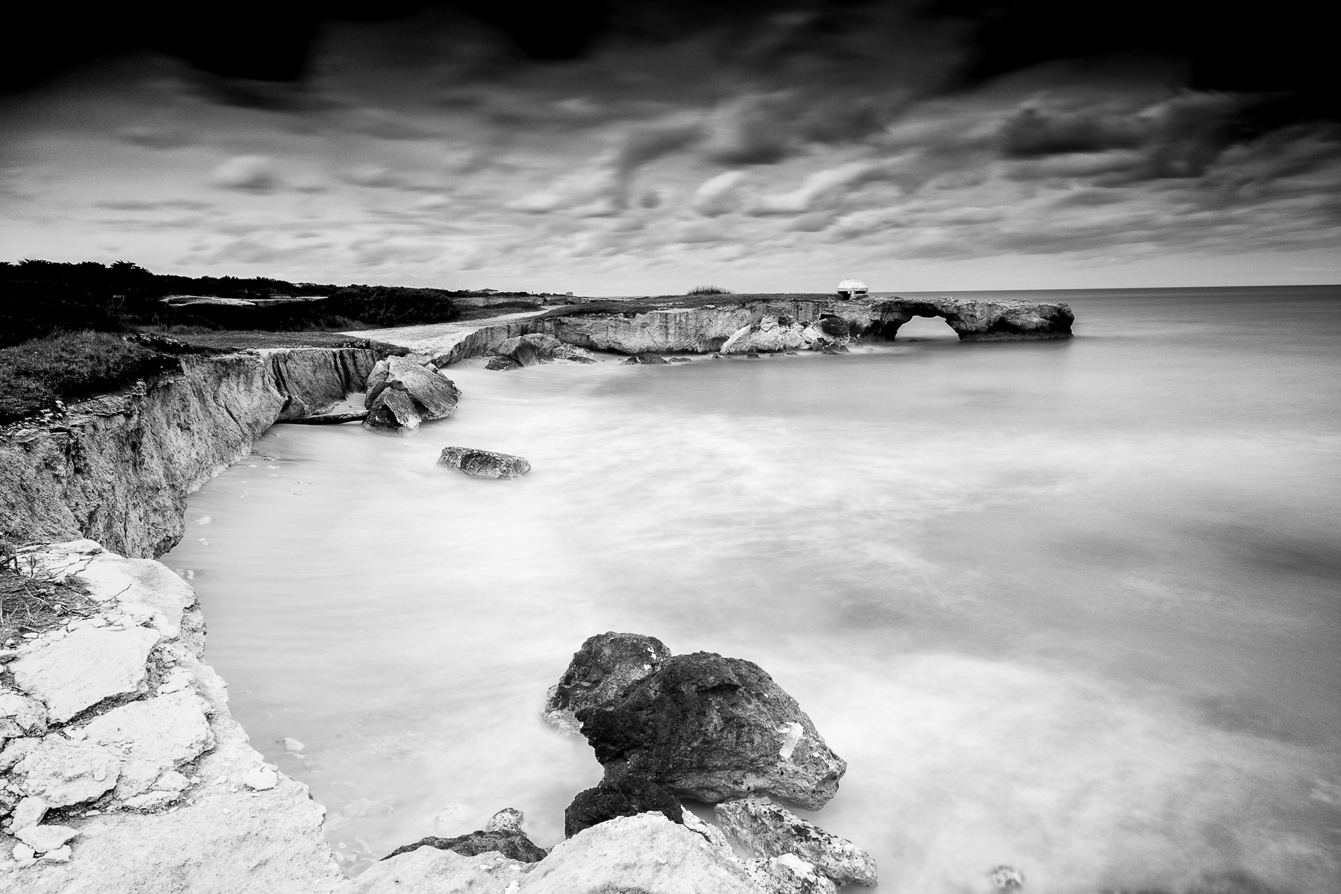 daniele-mercadante-long-exposure-seascape-bnw-salento