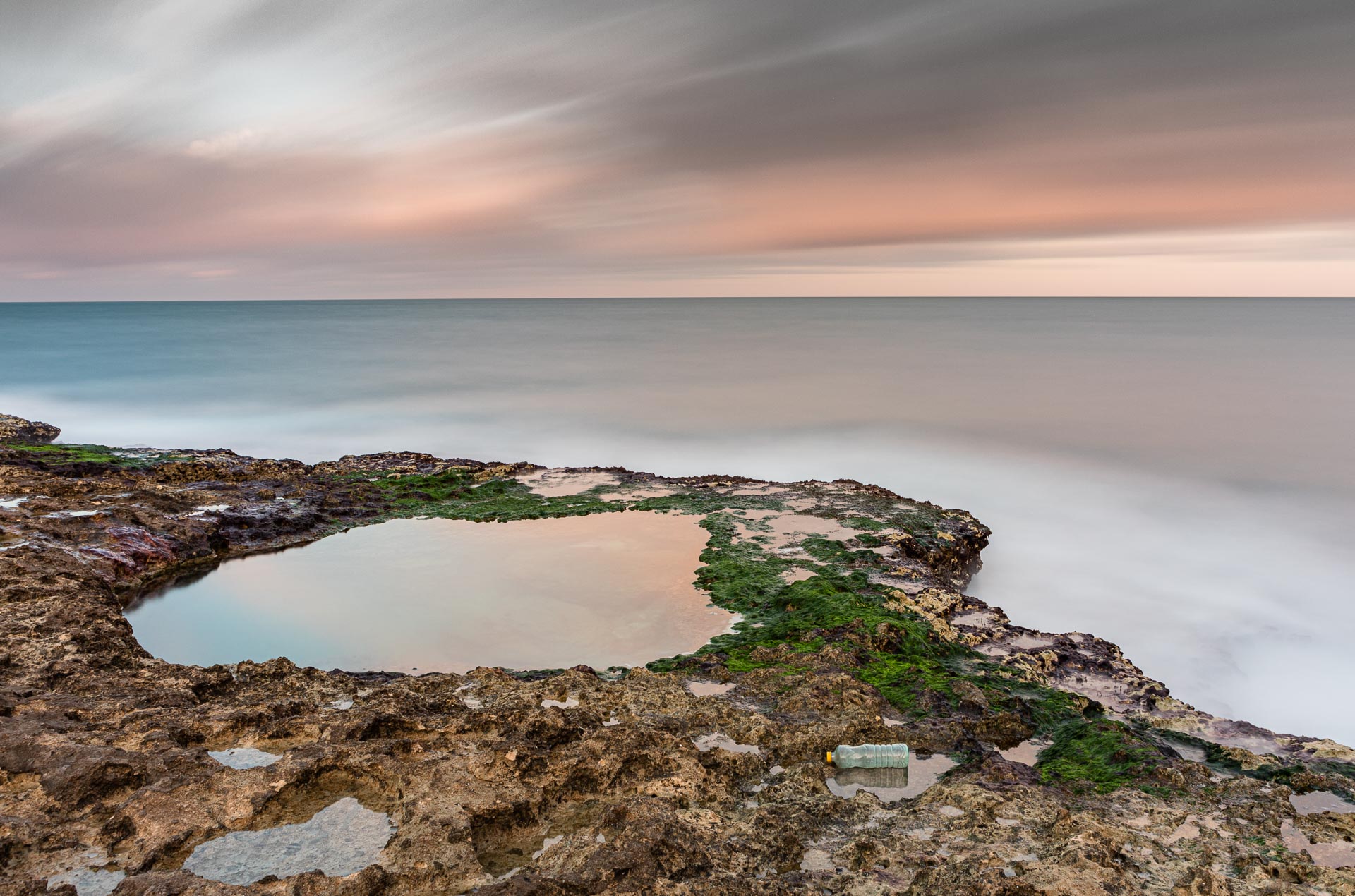 daniele-mercadante-long-exposure-seascape-bottiglia-plastica