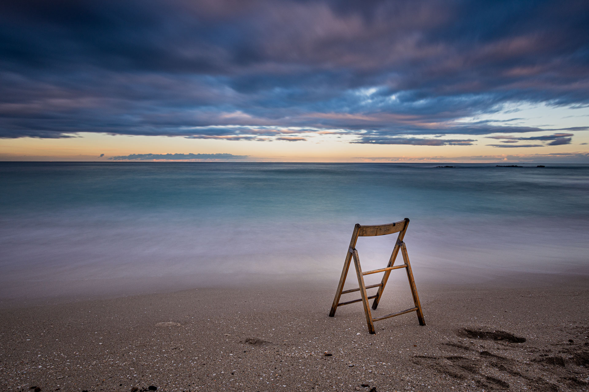 daniele-mercadante-long-exposure-seascape-sedia-riva-al-mare