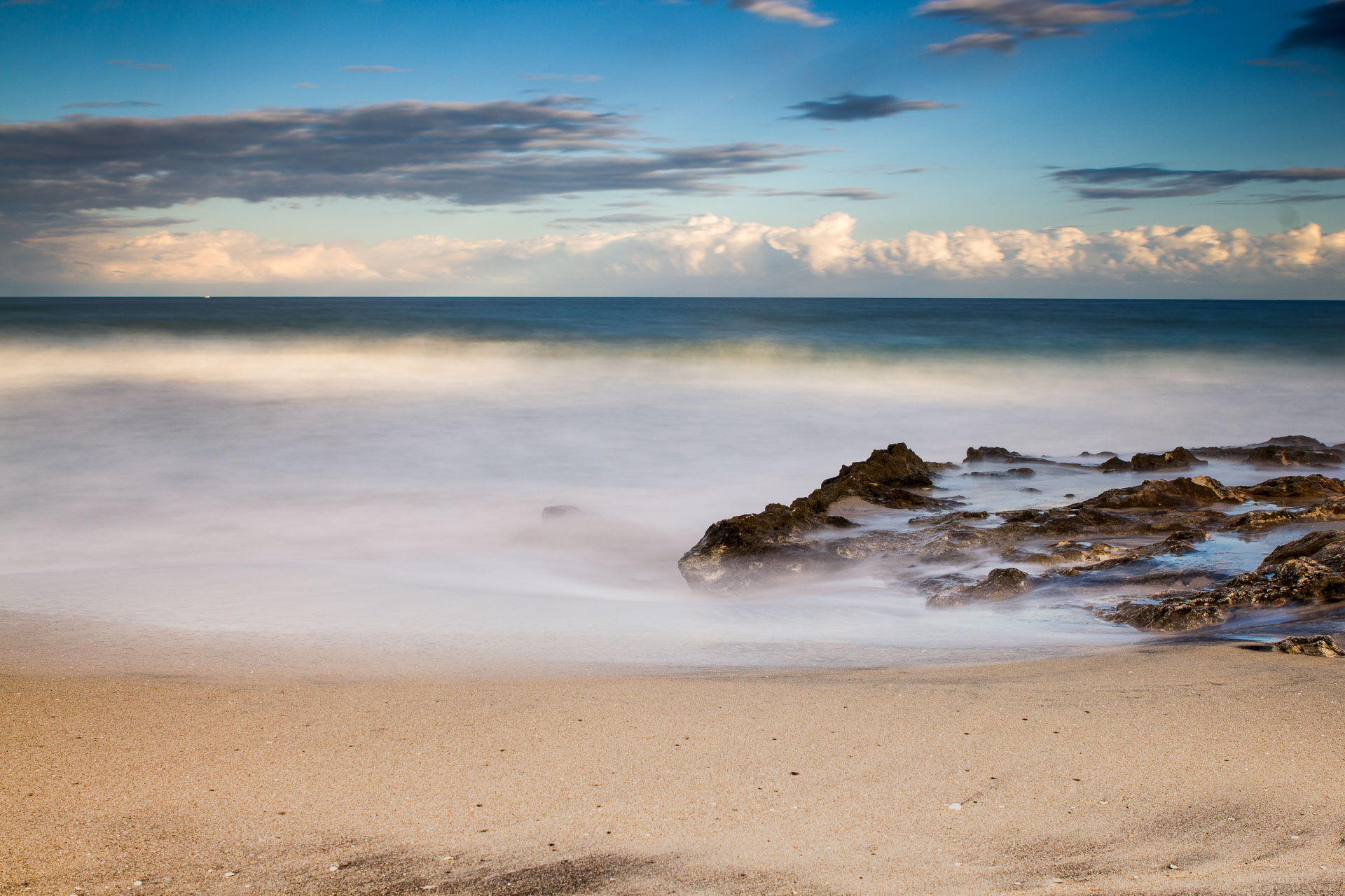daniele-mercadante-long-exposure-seascape-spiaggia-tramonto